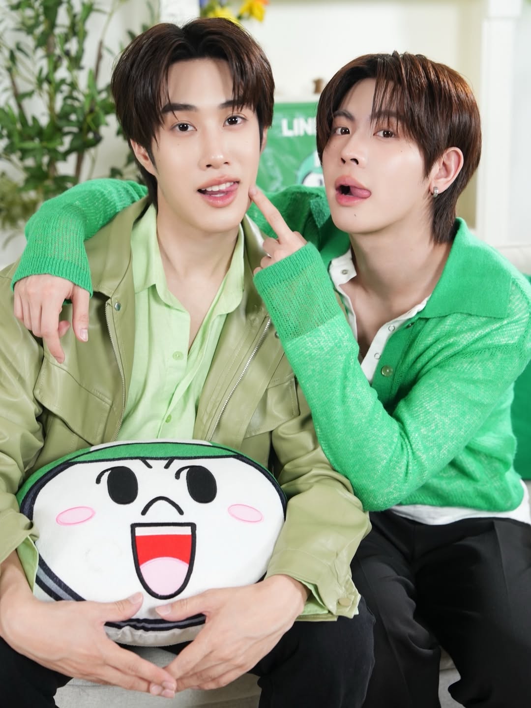 เฟิร์ส - วรรณกร เรืองรัตน์