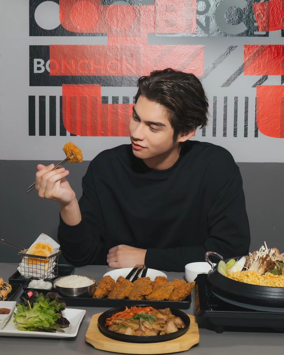 ไบร์ท - วชิรวิชญ์ ชีวอารี