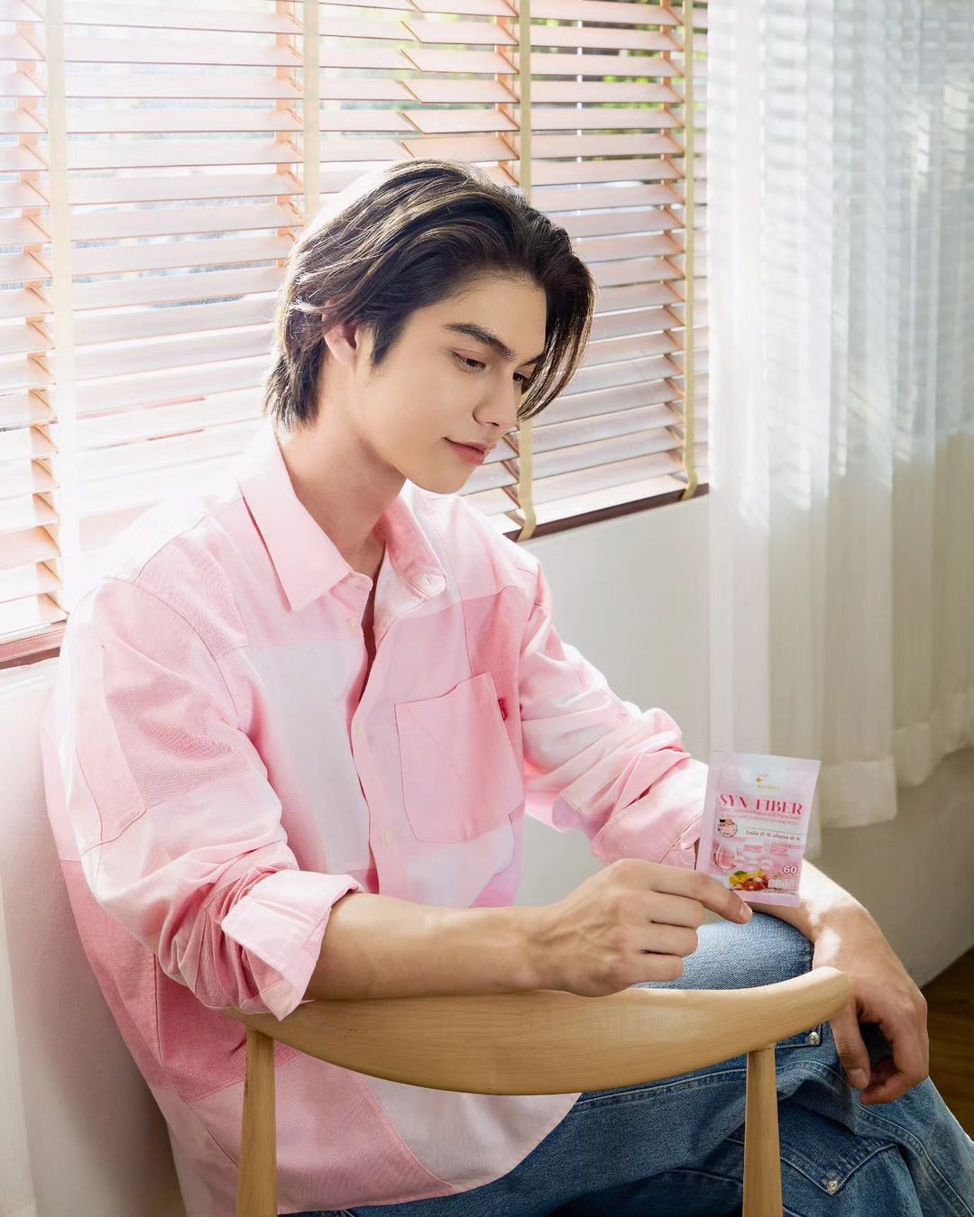 ไบร์ท - วชิรวิชญ์ ชีวอารี