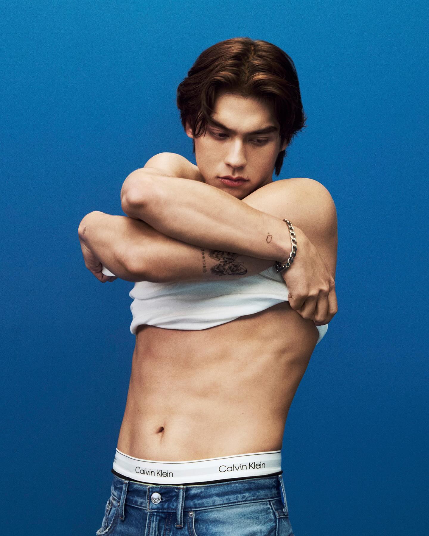 ไบร์ท - วชิรวิชญ์ ชีวอารี