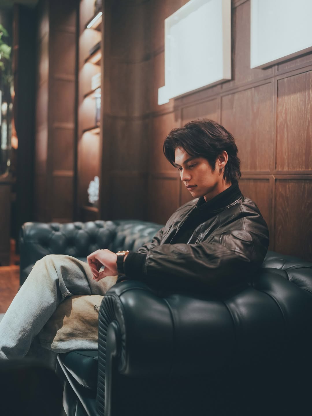 ไบร์ท - วชิรวิชญ์ ชีวอารี