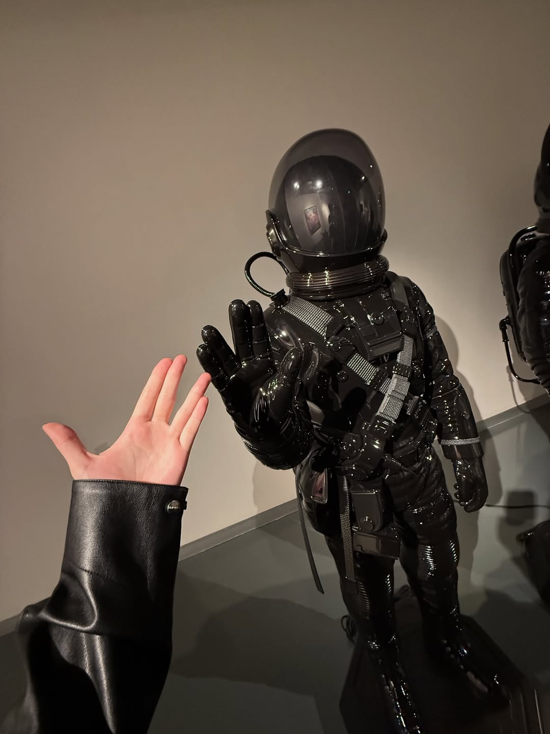 ไบร์ท - วชิรวิชญ์ ชีวอารี