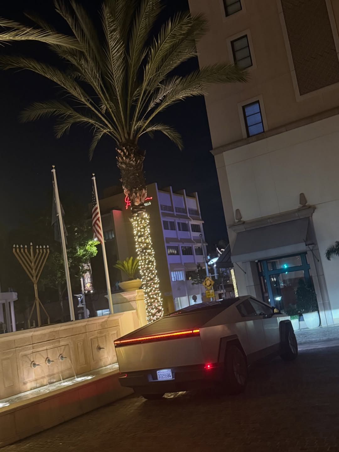 ไบร์ท - วชิรวิชญ์ ชีวอารี