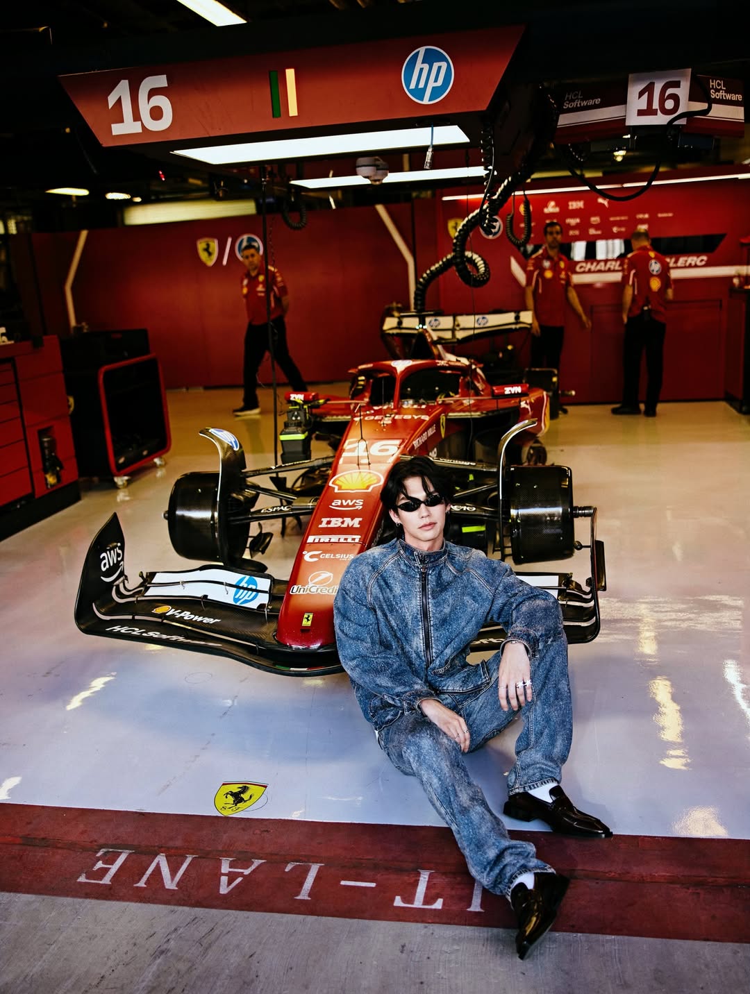 ไบร์ท - วชิรวิชญ์ ชีวอารี