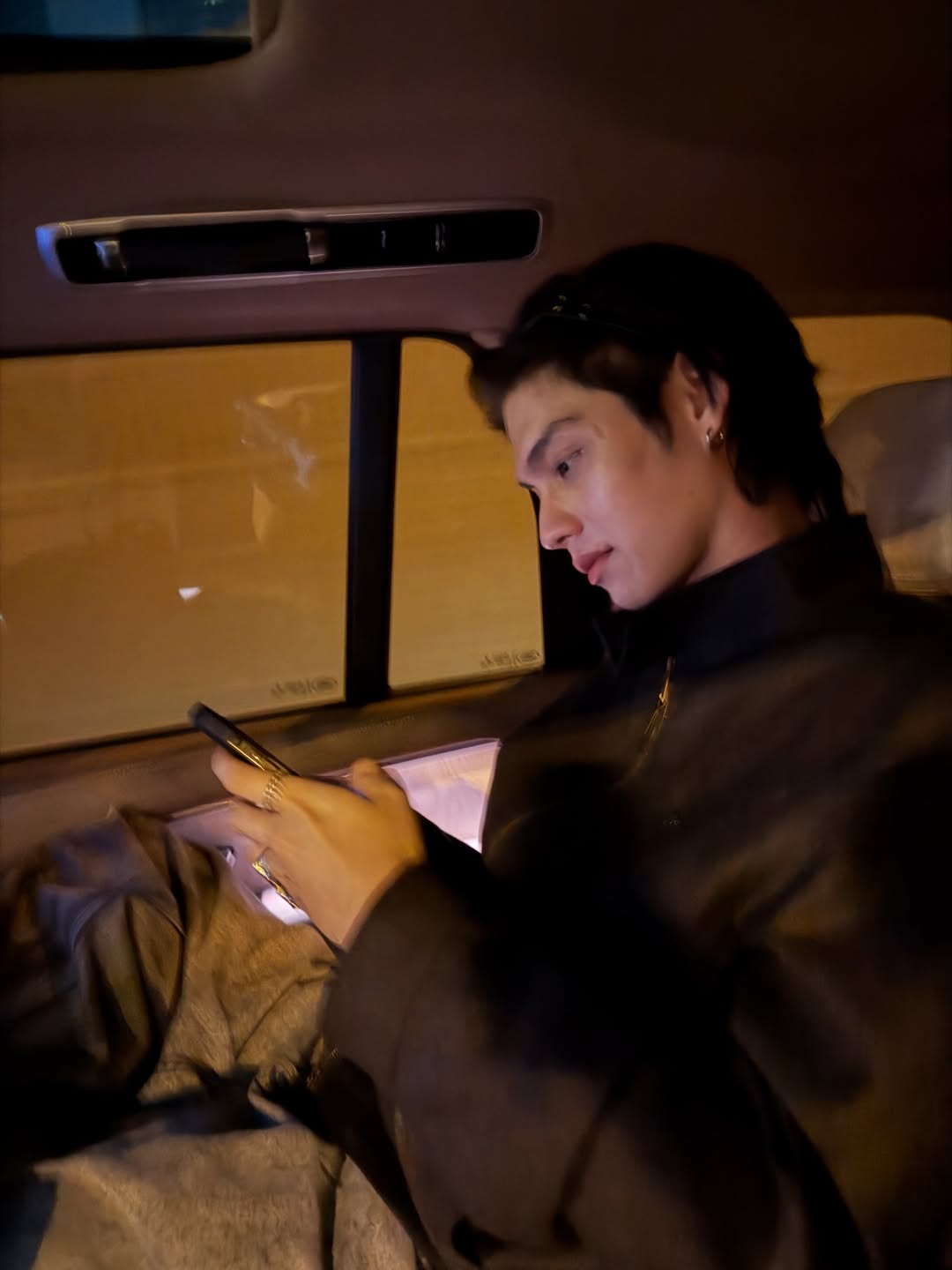 ไบร์ท - วชิรวิชญ์ ชีวอารี