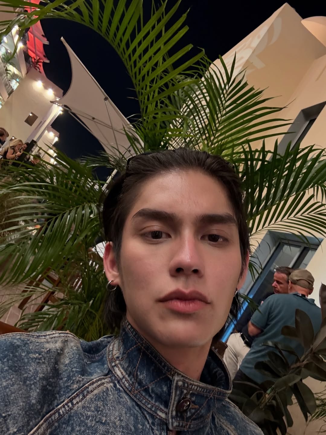 ไบร์ท - วชิรวิชญ์ ชีวอารี