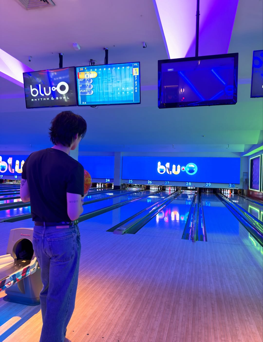 ไบร์ท - วชิรวิชญ์ ชีวอารี