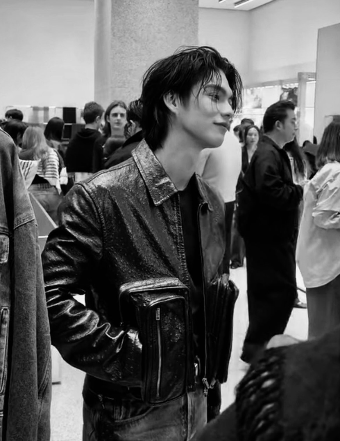 ไบร์ท - วชิรวิชญ์ ชีวอารี