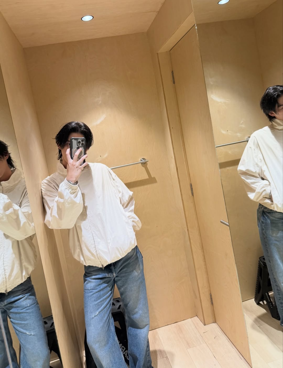 ไบร์ท - วชิรวิชญ์ ชีวอารี