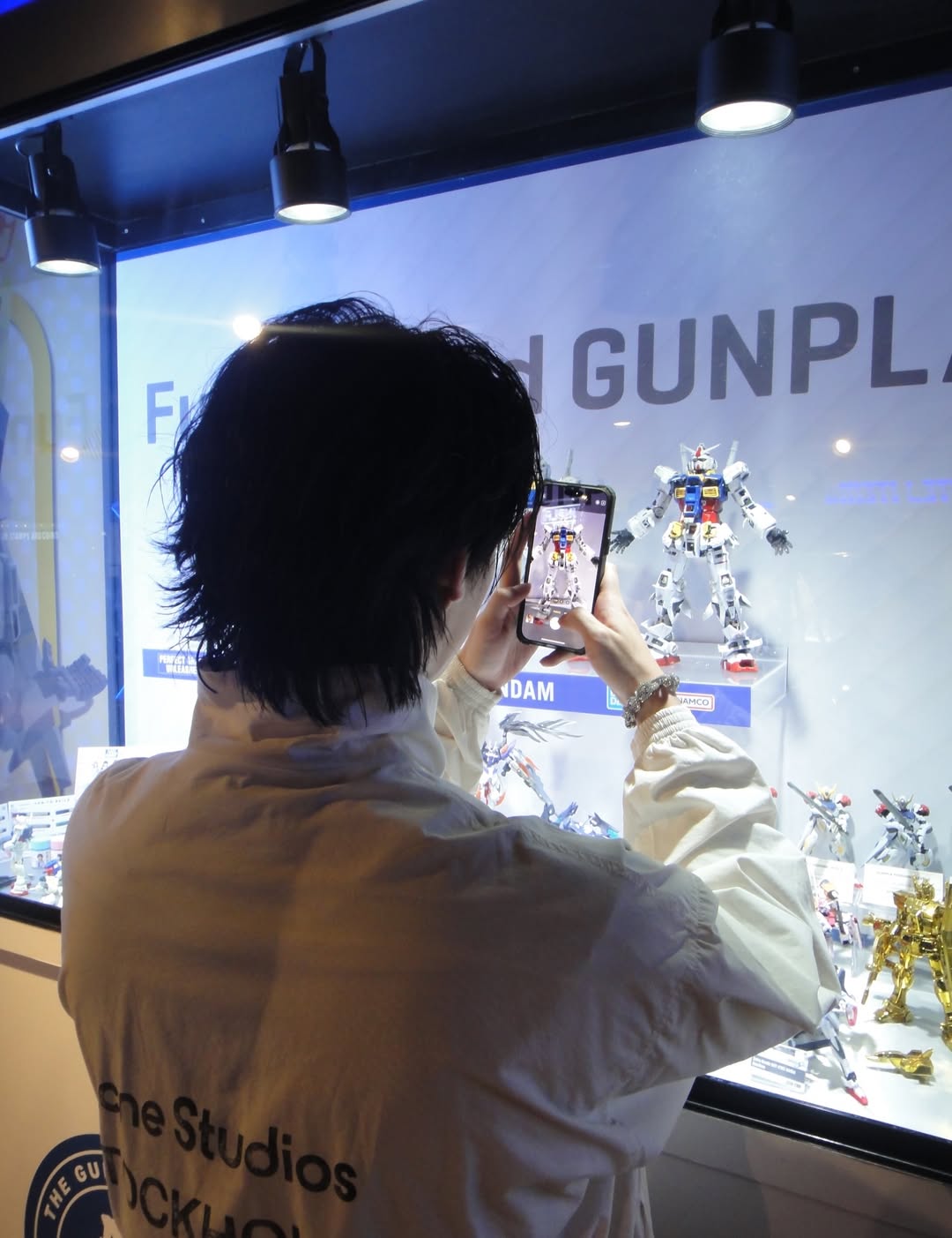 ไบร์ท - วชิรวิชญ์ ชีวอารี