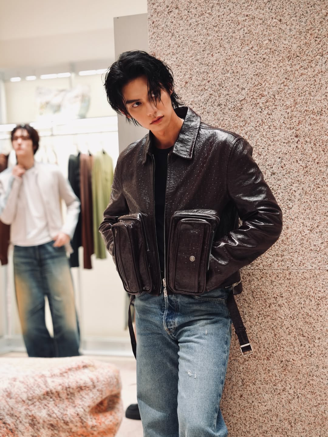 ไบร์ท - วชิรวิชญ์ ชีวอารี