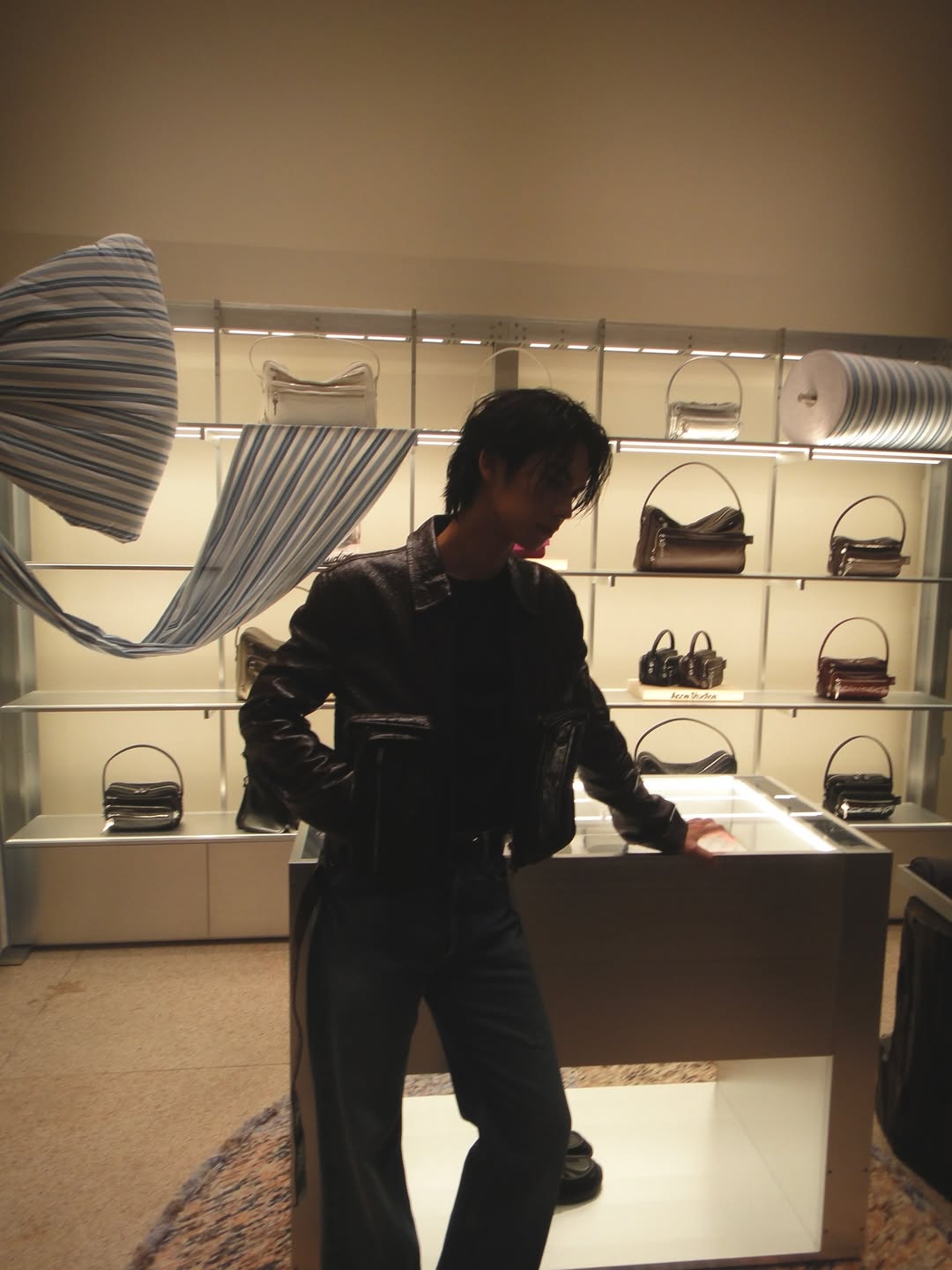 ไบร์ท - วชิรวิชญ์ ชีวอารี