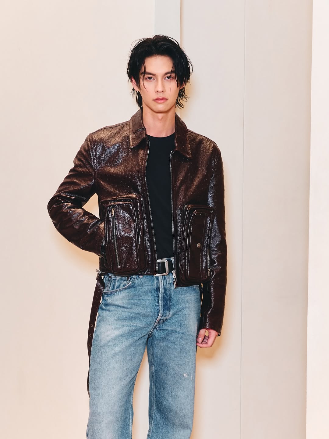 ไบร์ท - วชิรวิชญ์ ชีวอารี