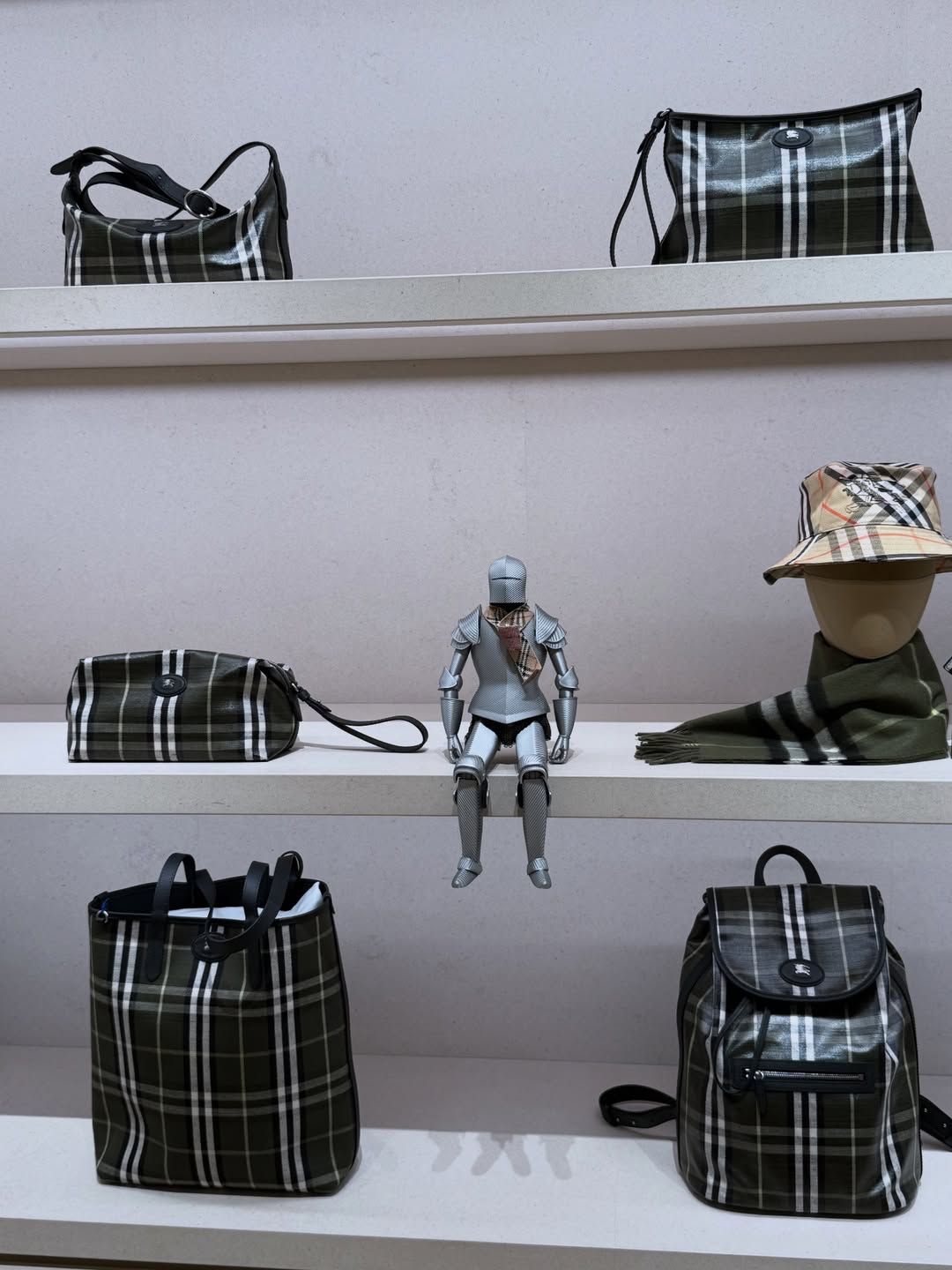 ไบร์ท - วชิรวิชญ์ ชีวอารี