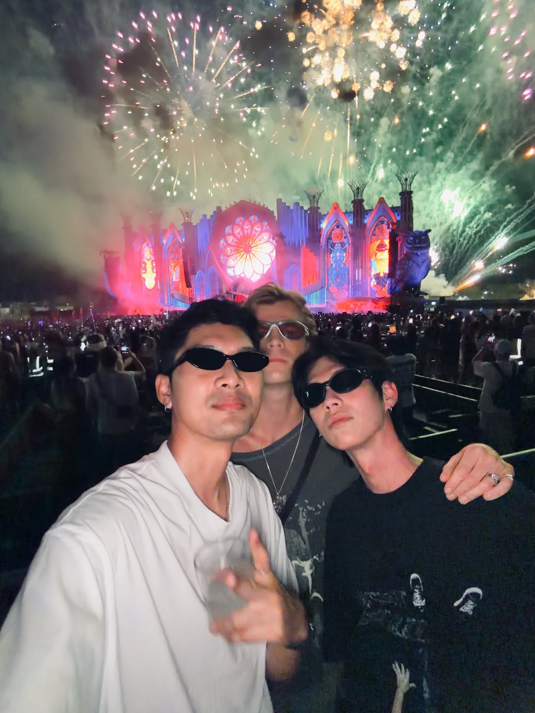 ไบร์ท - วชิรวิชญ์ ชีวอารี