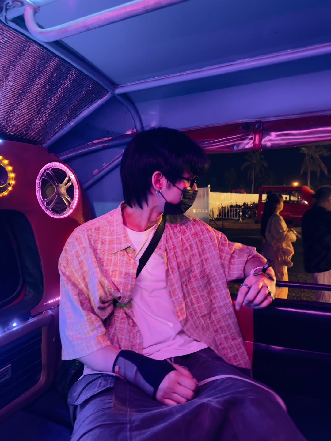 ไบร์ท - วชิรวิชญ์ ชีวอารี