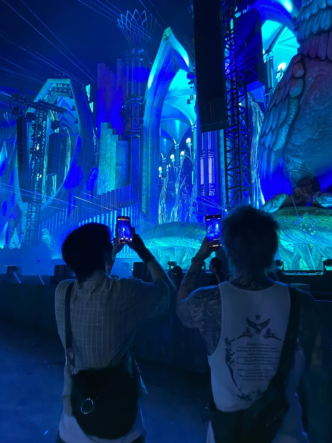 ไบร์ท - วชิรวิชญ์ ชีวอารี