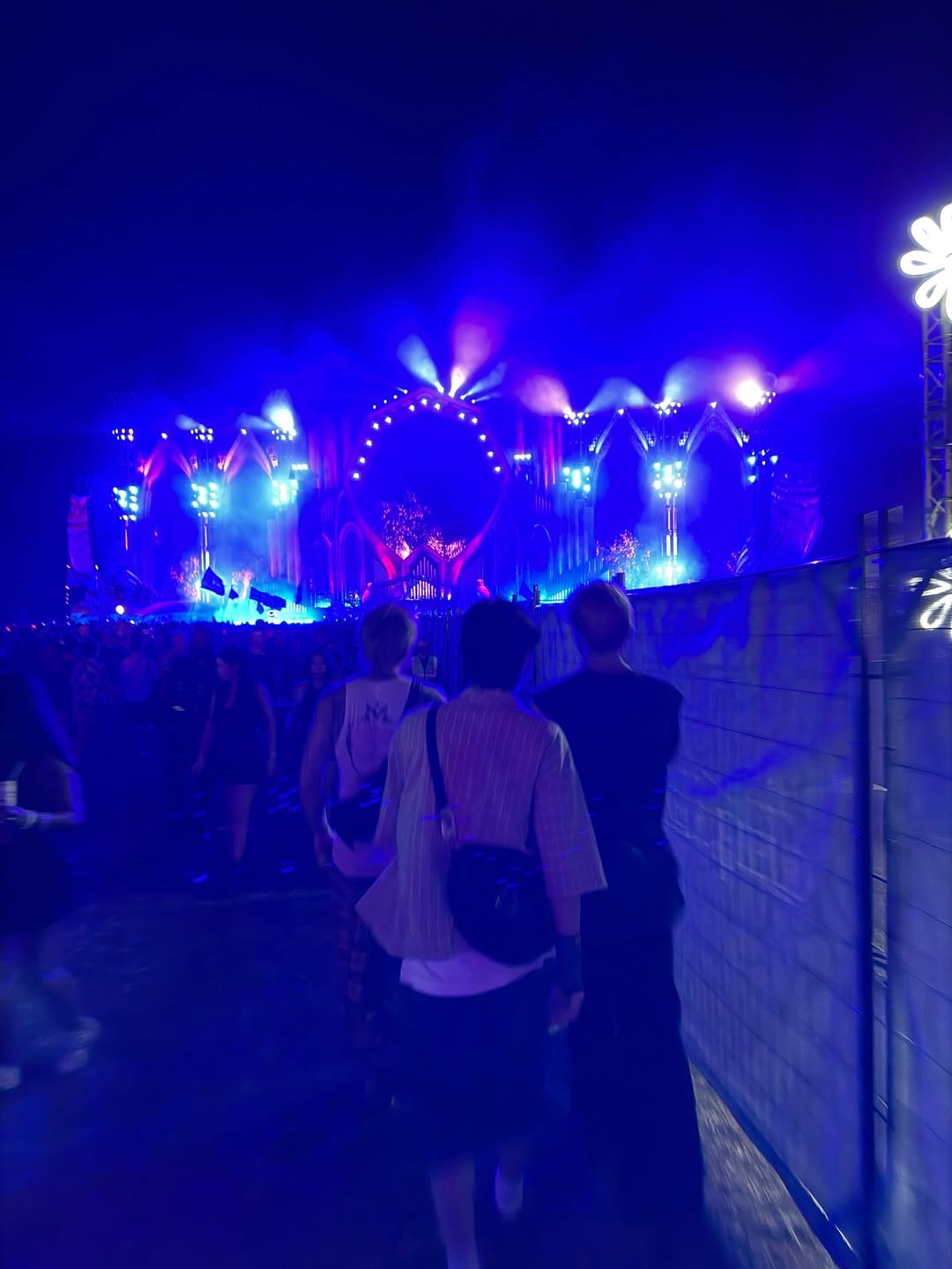 ไบร์ท - วชิรวิชญ์ ชีวอารี