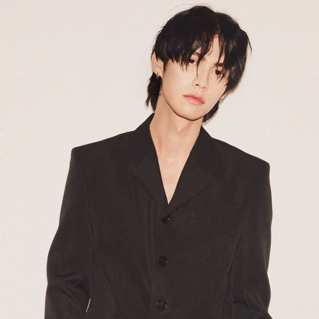 ไบร์ท - วชิรวิชญ์ ชีวอารี