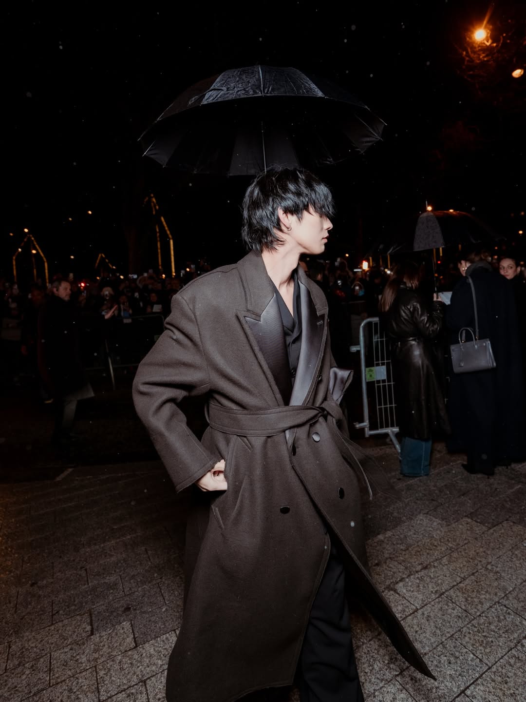 ไบร์ท - วชิรวิชญ์ ชีวอารี