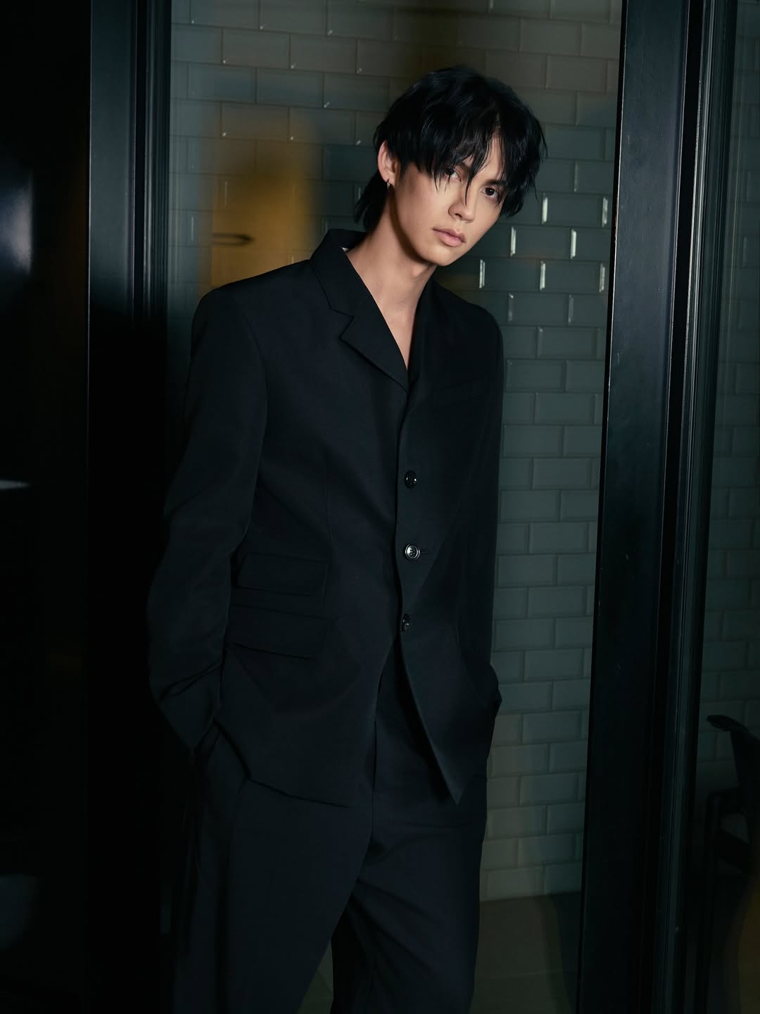 ไบร์ท - วชิรวิชญ์ ชีวอารี