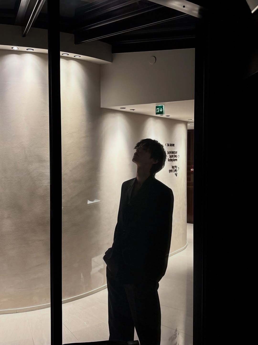 ไบร์ท - วชิรวิชญ์ ชีวอารี