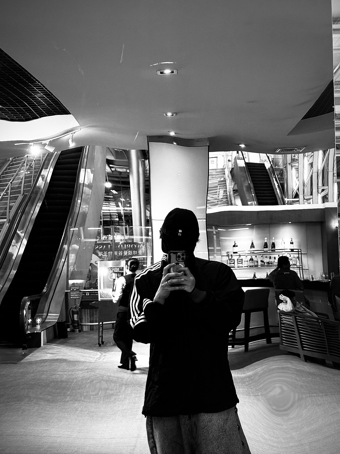 ไบร์ท - วชิรวิชญ์ ชีวอารี