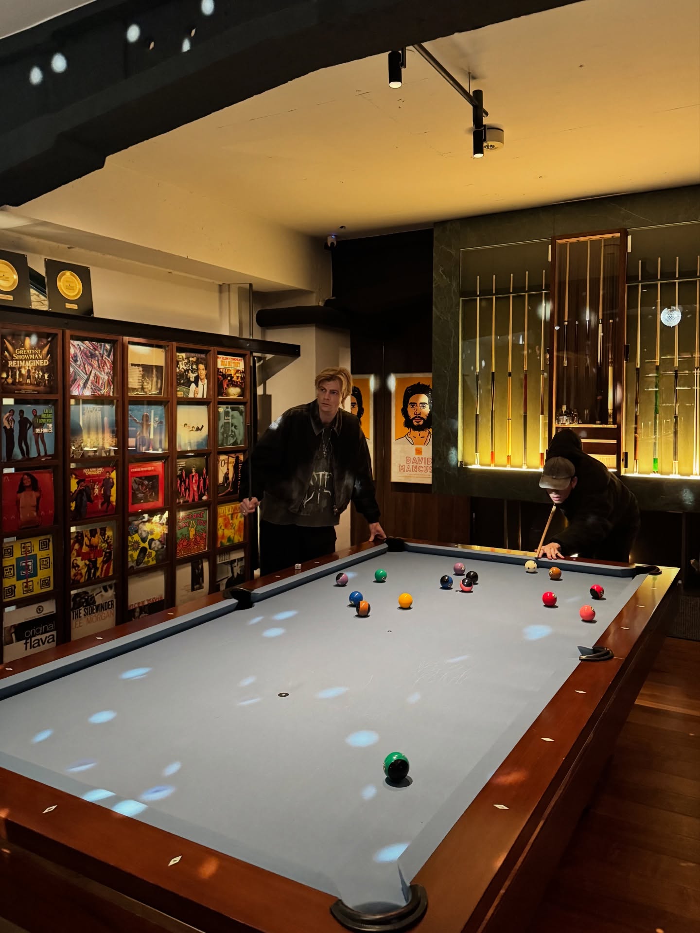 ไบร์ท - วชิรวิชญ์ ชีวอารี