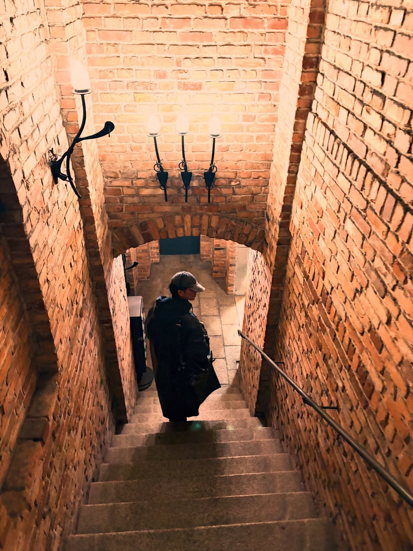 ไบร์ท - วชิรวิชญ์ ชีวอารี