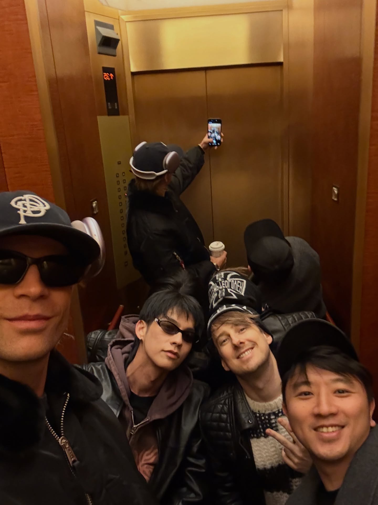 ไบร์ท - วชิรวิชญ์ ชีวอารี