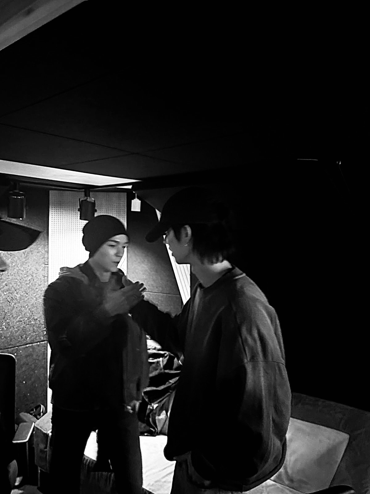 ไบร์ท - วชิรวิชญ์ ชีวอารี