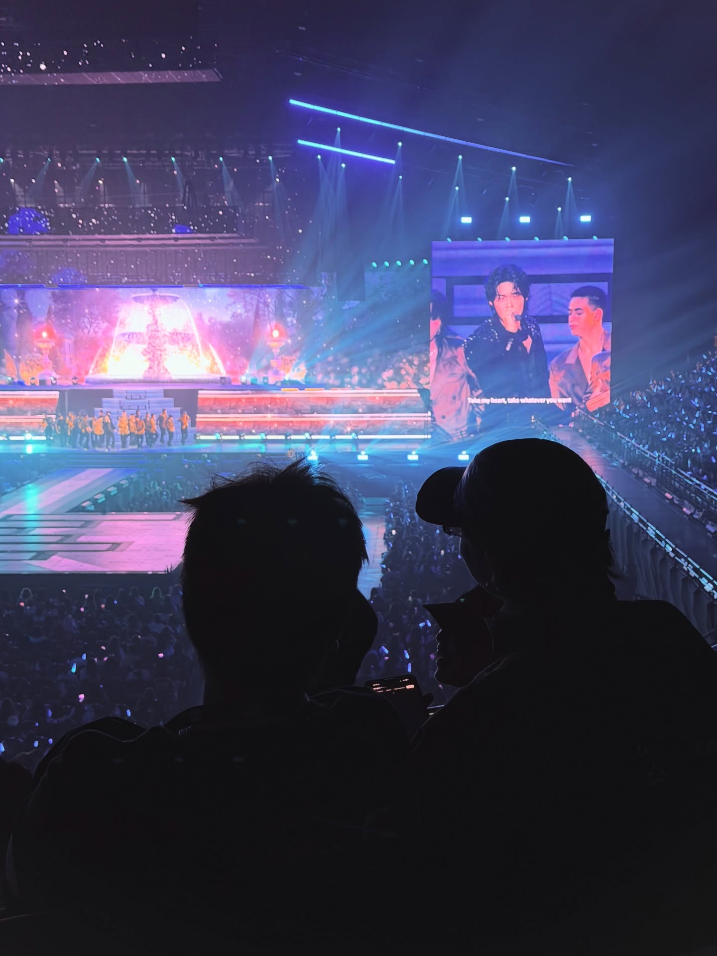 ไบร์ท - วชิรวิชญ์ ชีวอารี