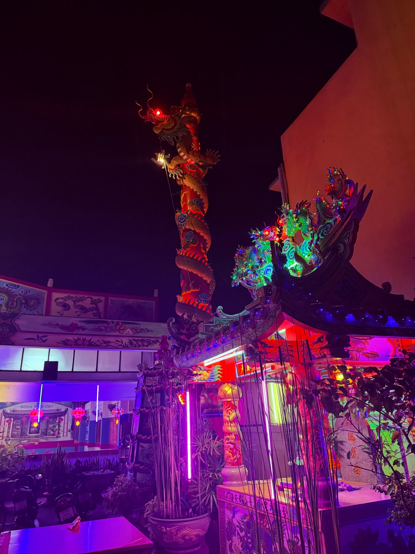 ไบร์ท - วชิรวิชญ์ ชีวอารี