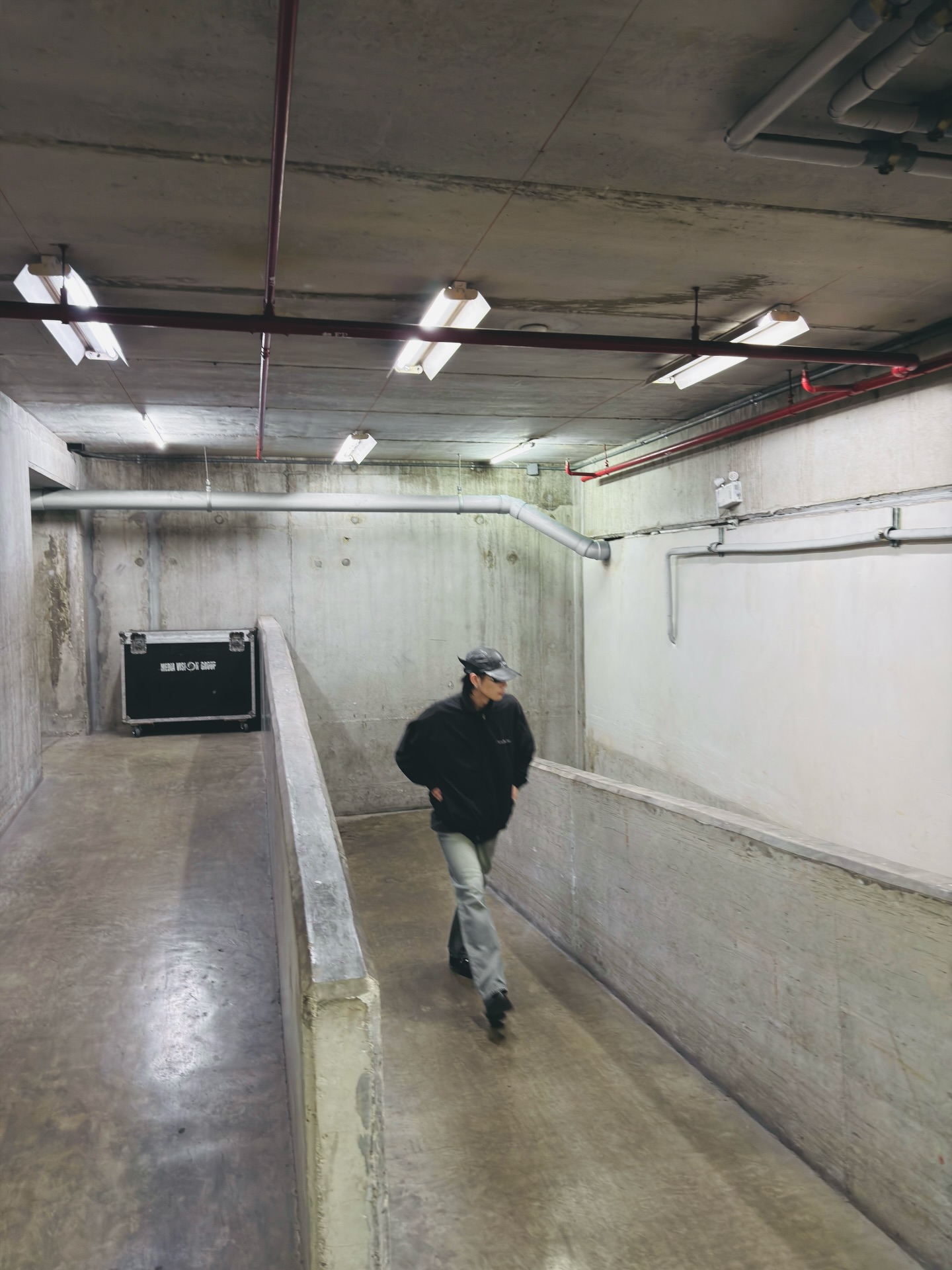 ไบร์ท - วชิรวิชญ์ ชีวอารี