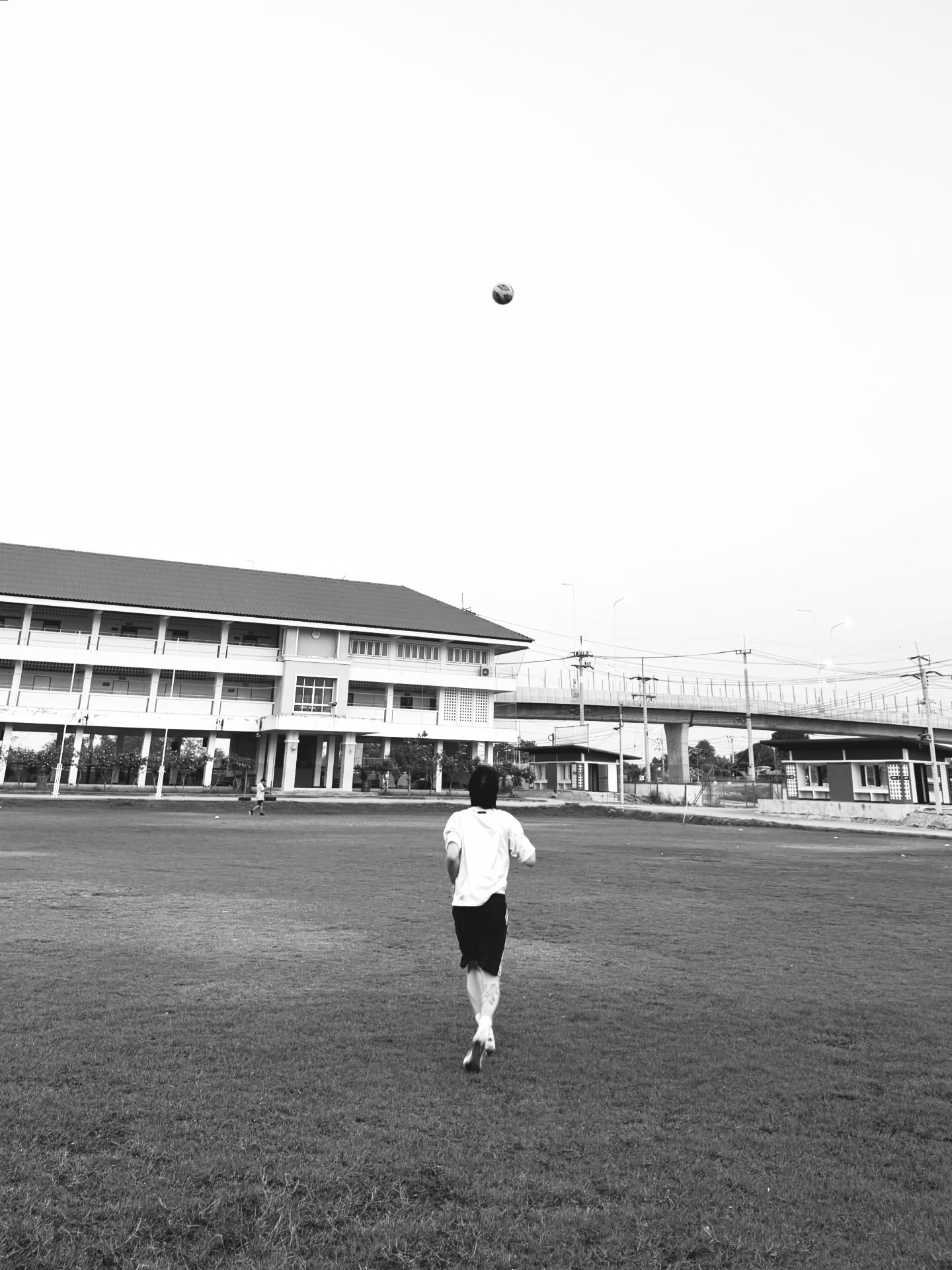 ไบร์ท - วชิรวิชญ์ ชีวอารี