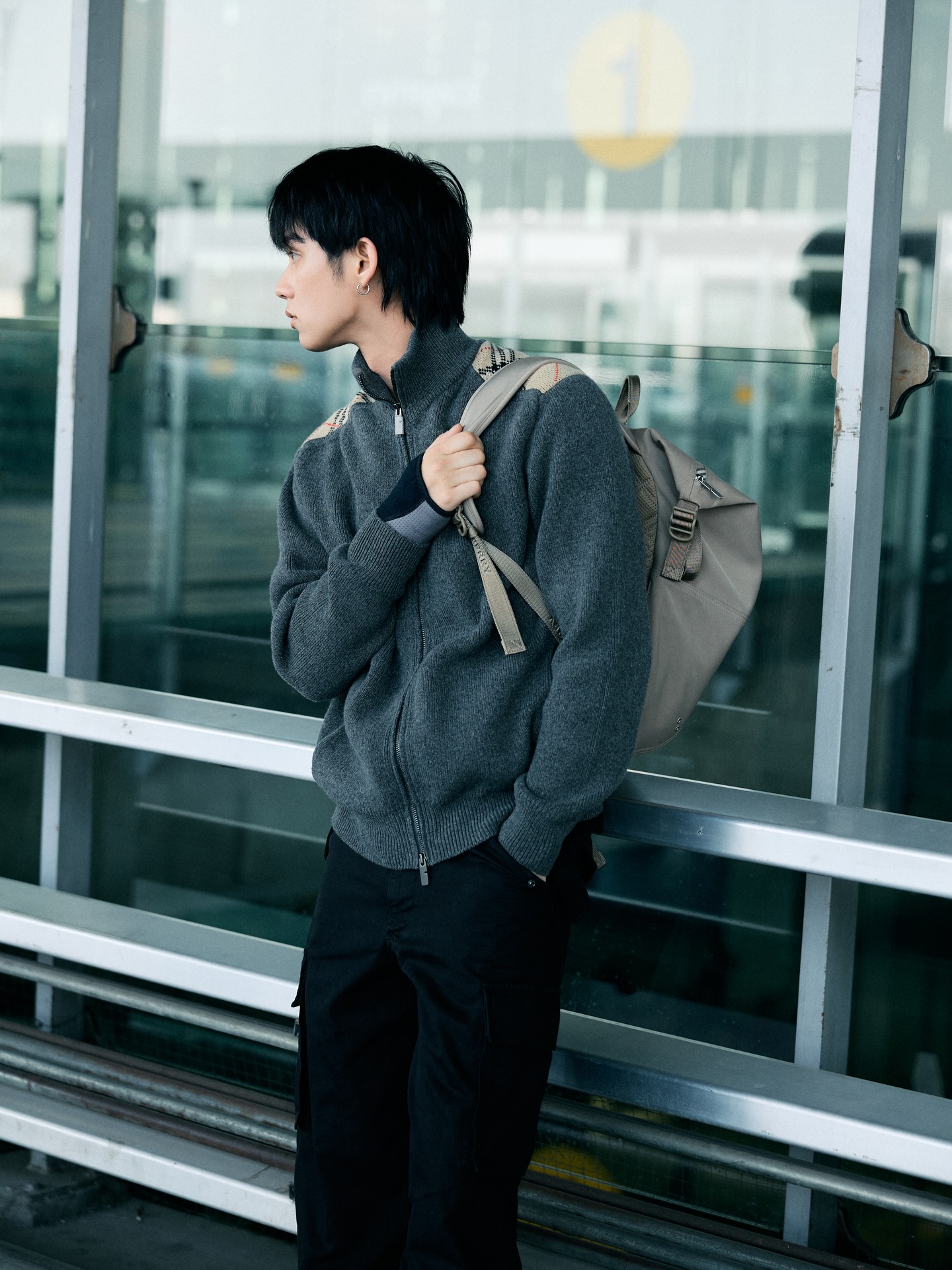 ไบร์ท - วชิรวิชญ์ ชีวอารี