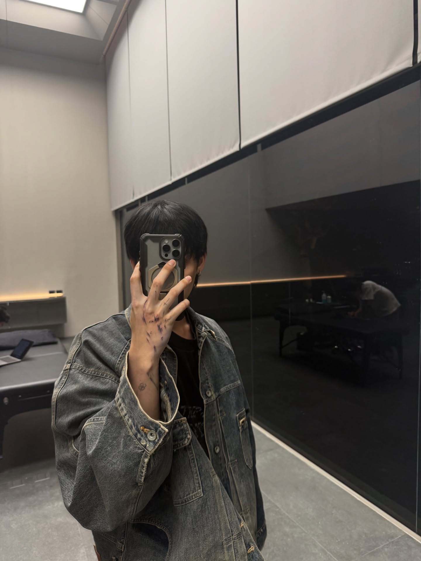 ไบร์ท - วชิรวิชญ์ ชีวอารี