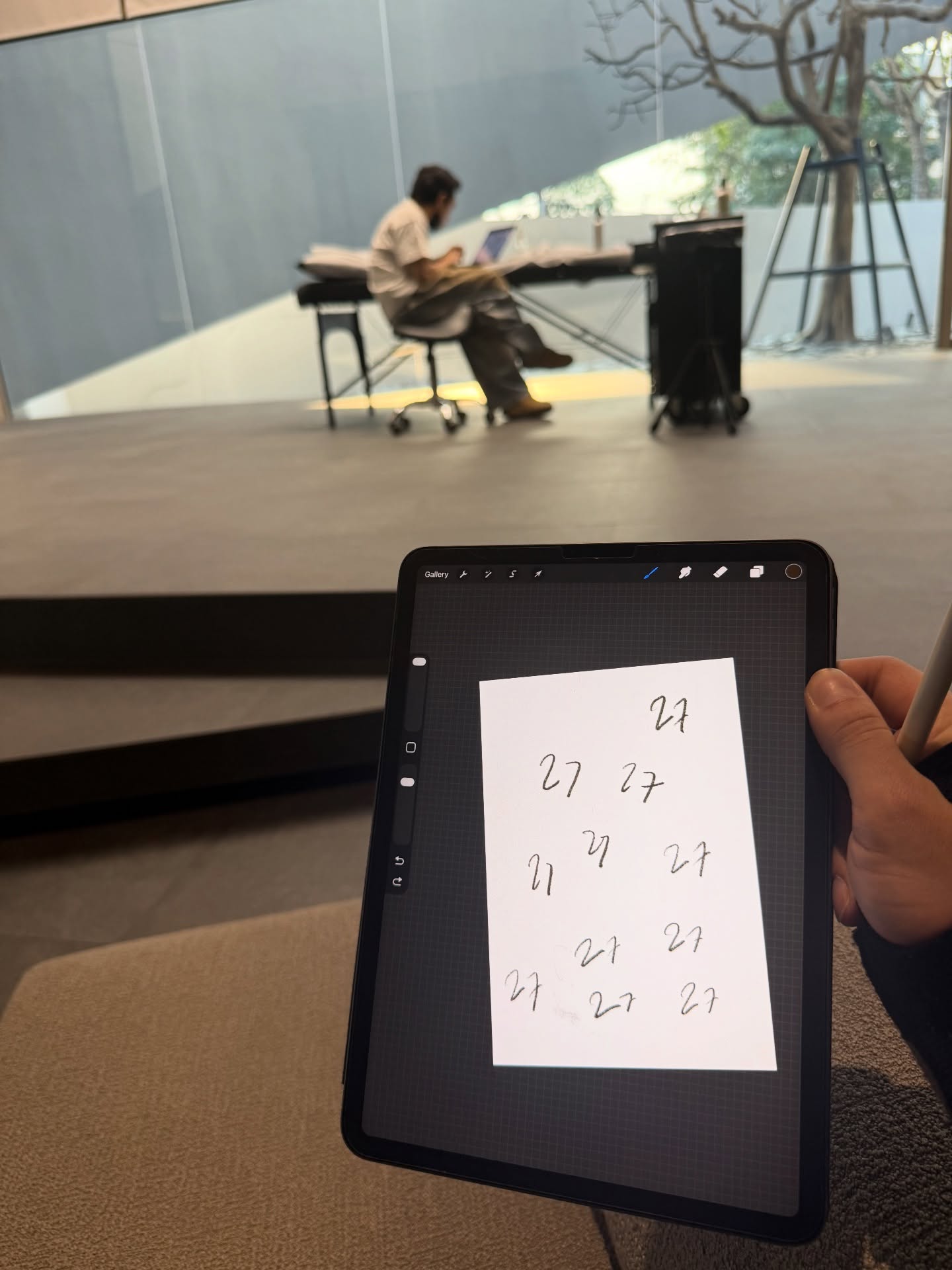 ไบร์ท - วชิรวิชญ์ ชีวอารี