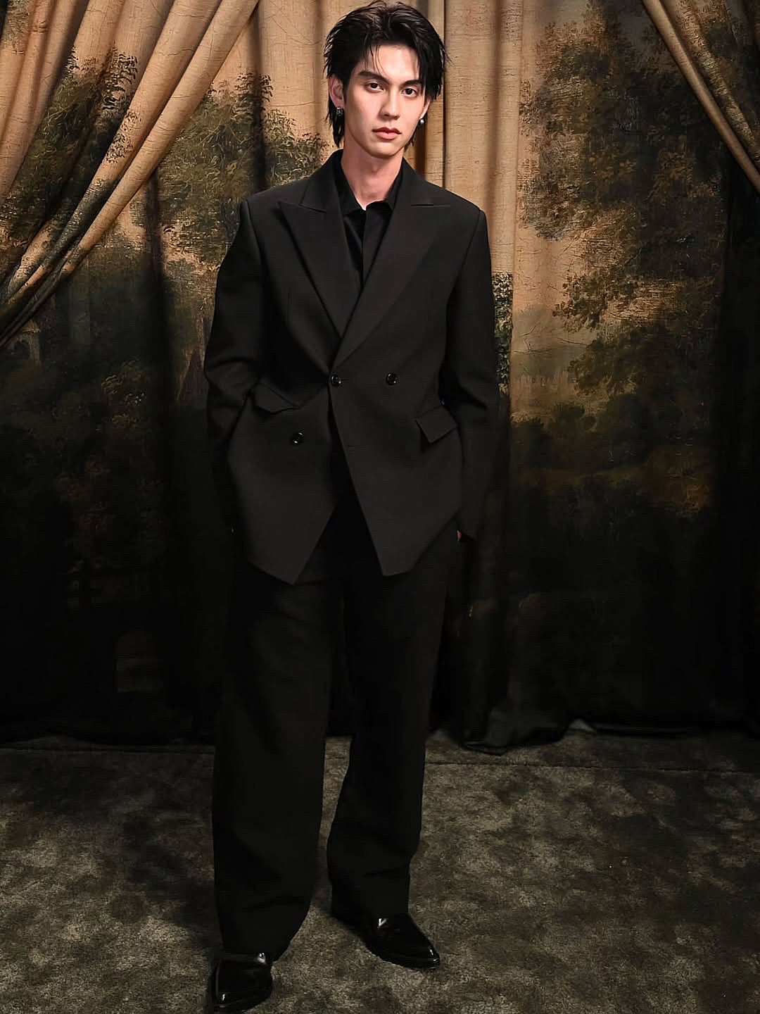 ไบร์ท - วชิรวิชญ์ ชีวอารี