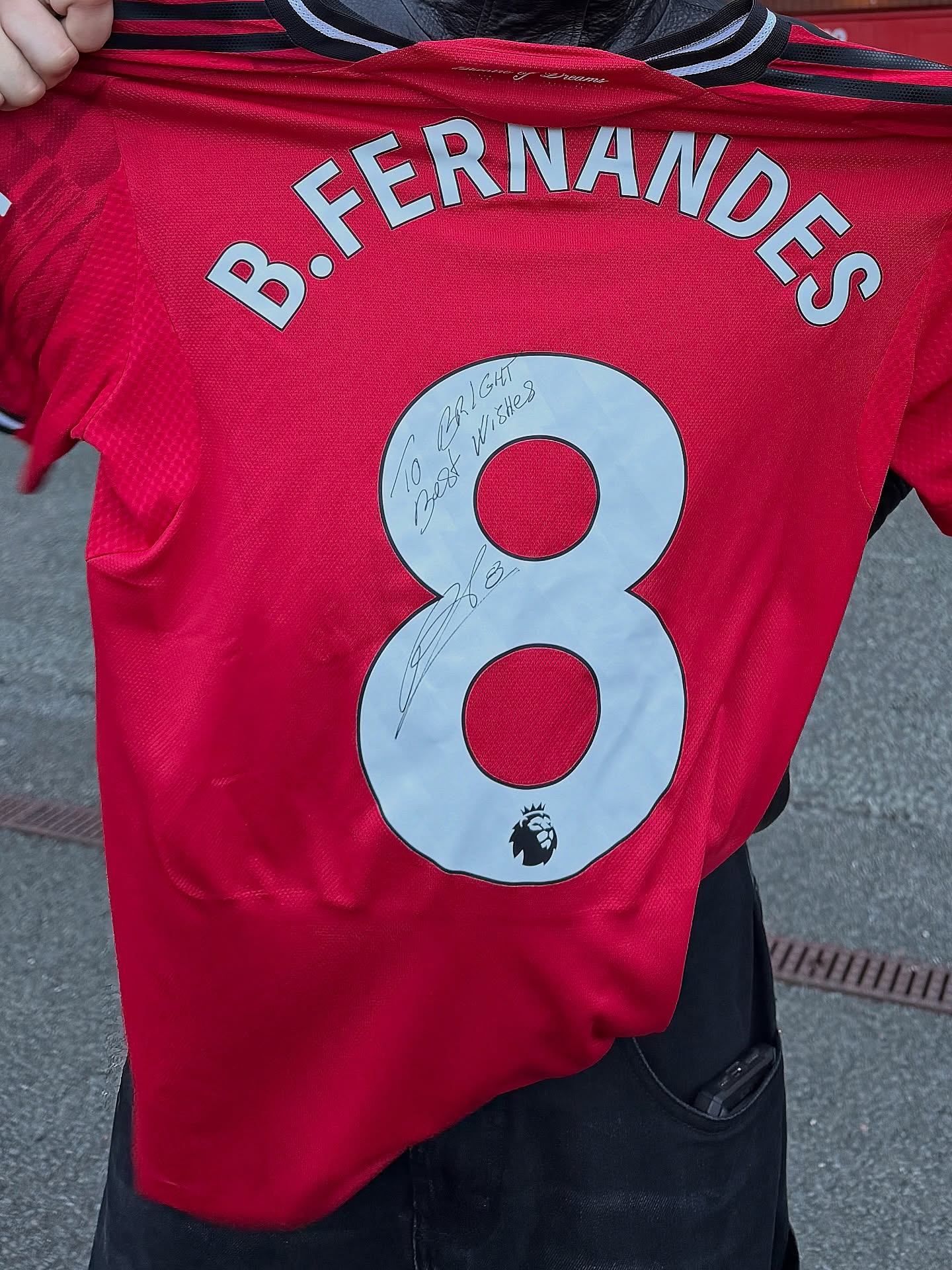 ไบร์ท - วชิรวิชญ์ ชีวอารี