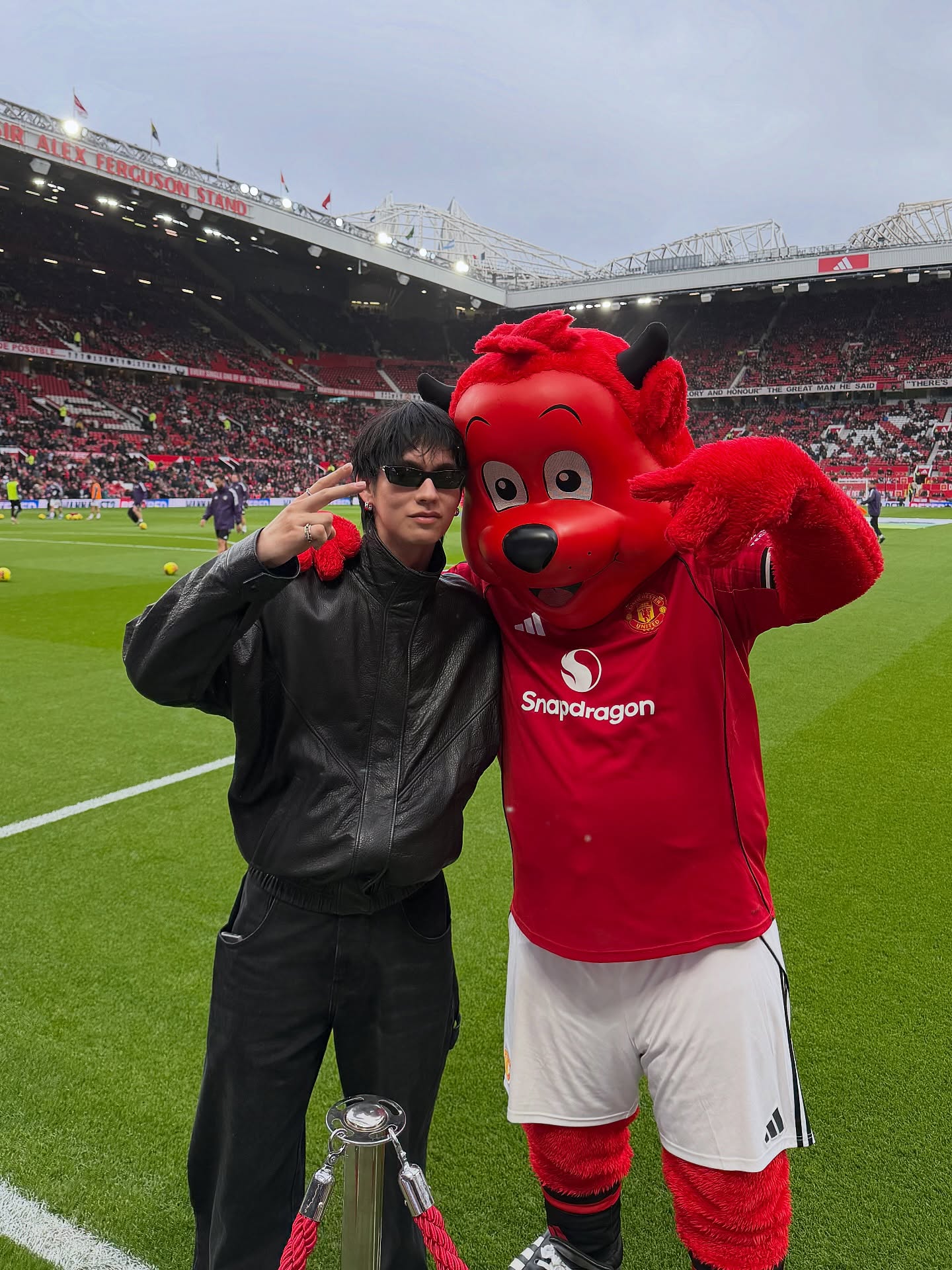 ไบร์ท - วชิรวิชญ์ ชีวอารี