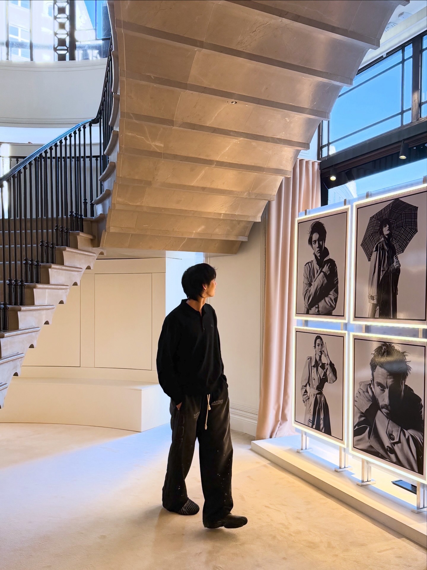 ไบร์ท - วชิรวิชญ์ ชีวอารี