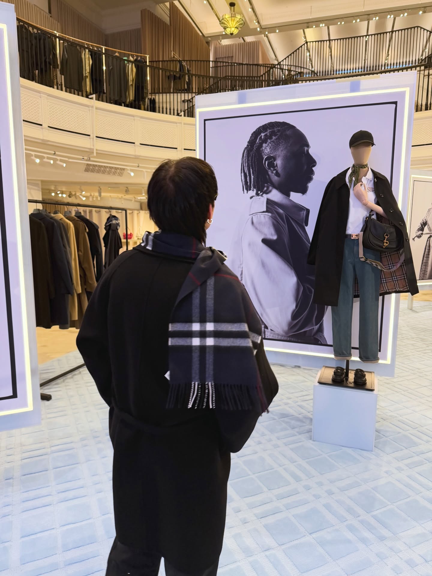 ไบร์ท - วชิรวิชญ์ ชีวอารี