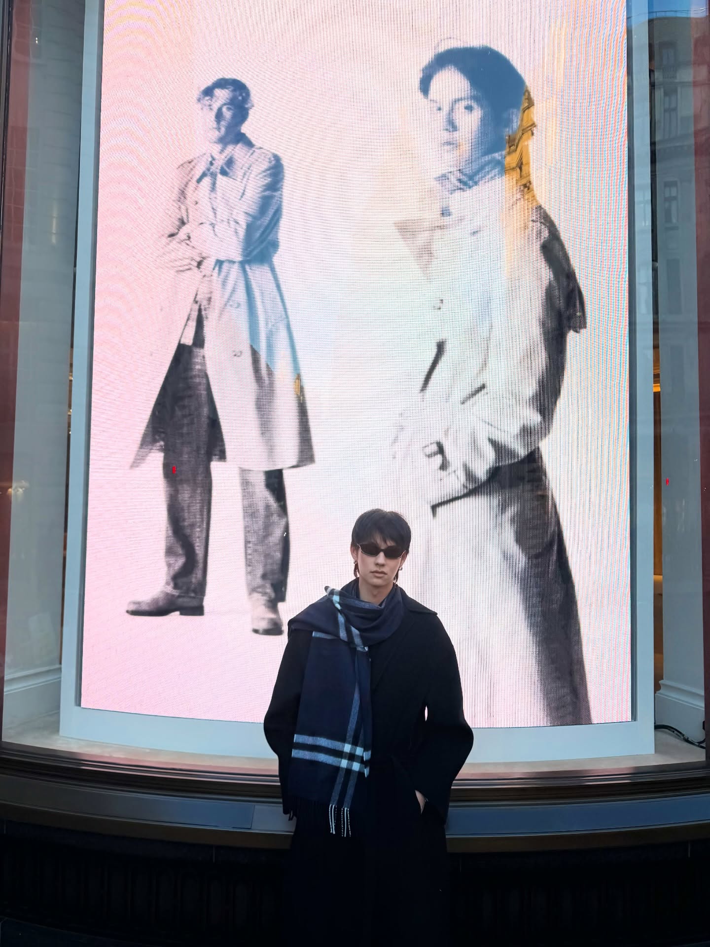 ไบร์ท - วชิรวิชญ์ ชีวอารี