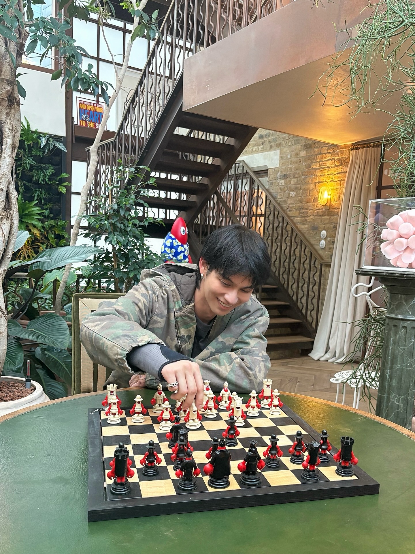 ไบร์ท - วชิรวิชญ์ ชีวอารี