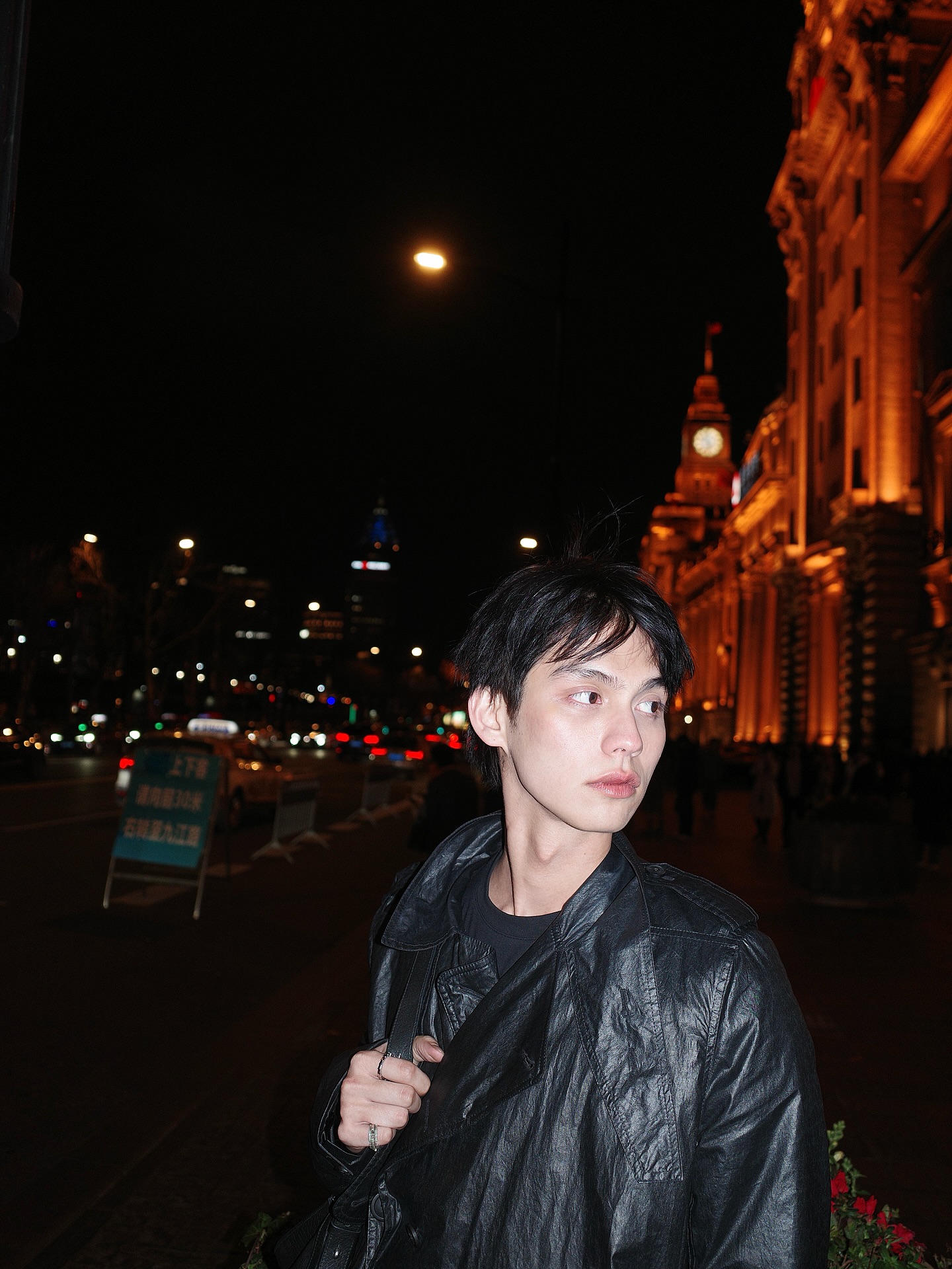 ไบร์ท - วชิรวิชญ์ ชีวอารี