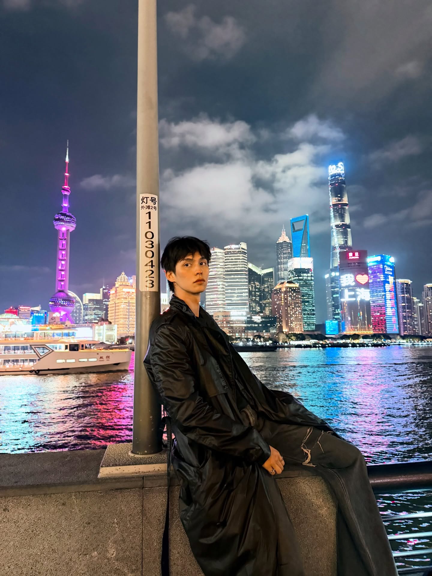 ไบร์ท - วชิรวิชญ์ ชีวอารี