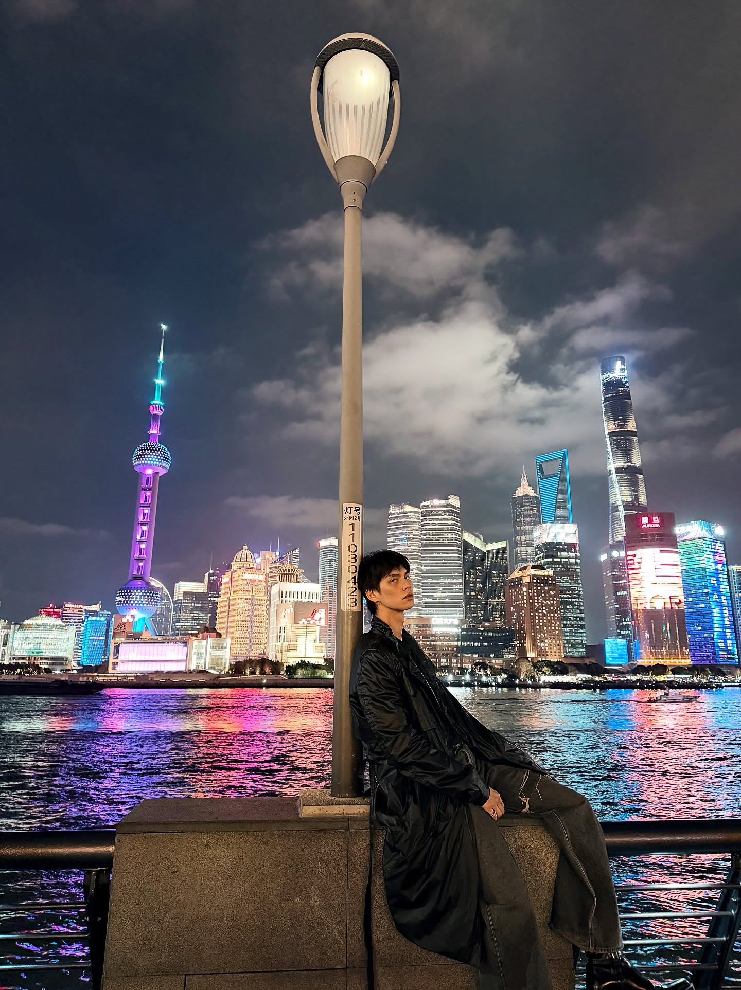 ไบร์ท - วชิรวิชญ์ ชีวอารี