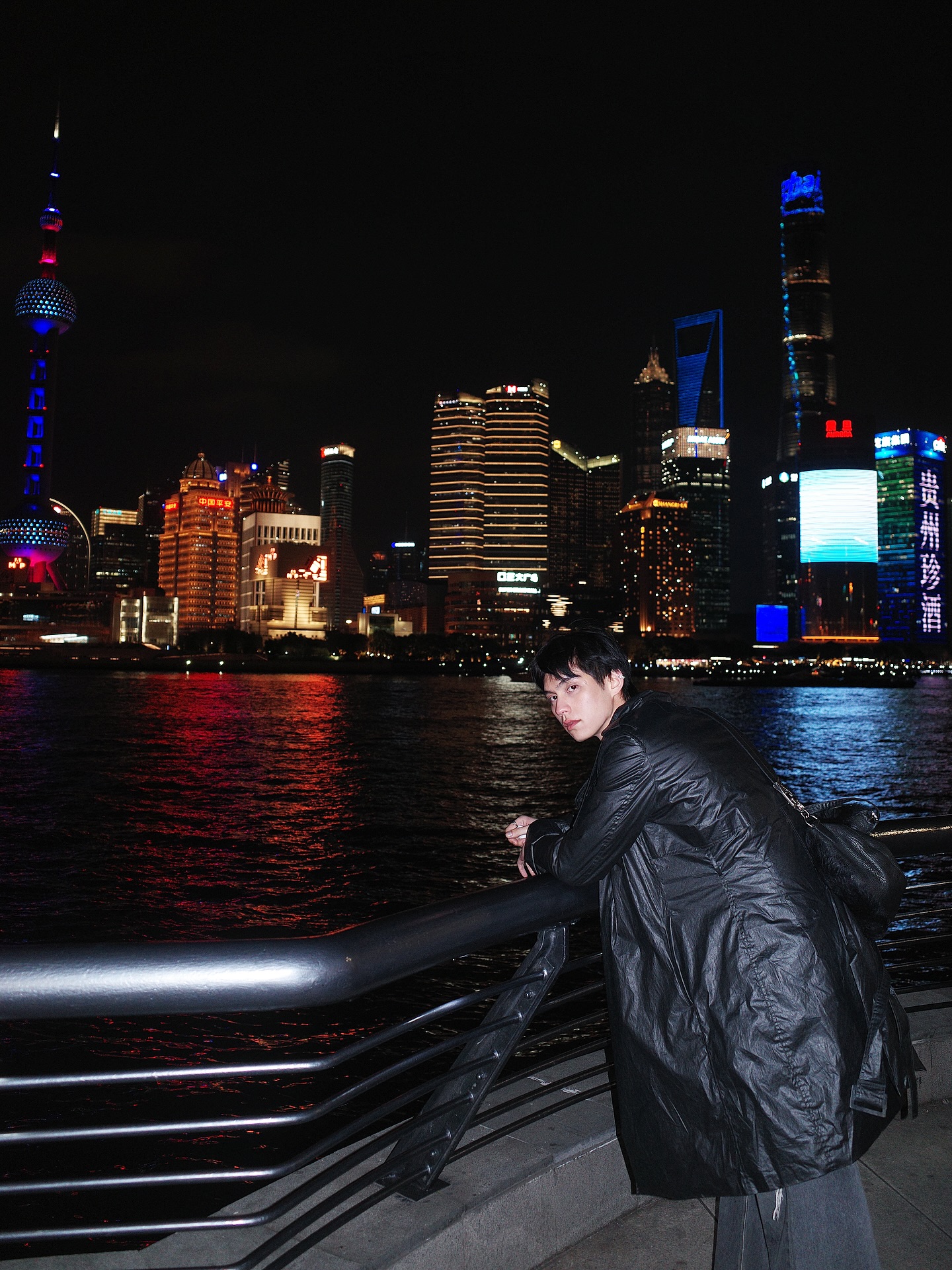 ไบร์ท - วชิรวิชญ์ ชีวอารี