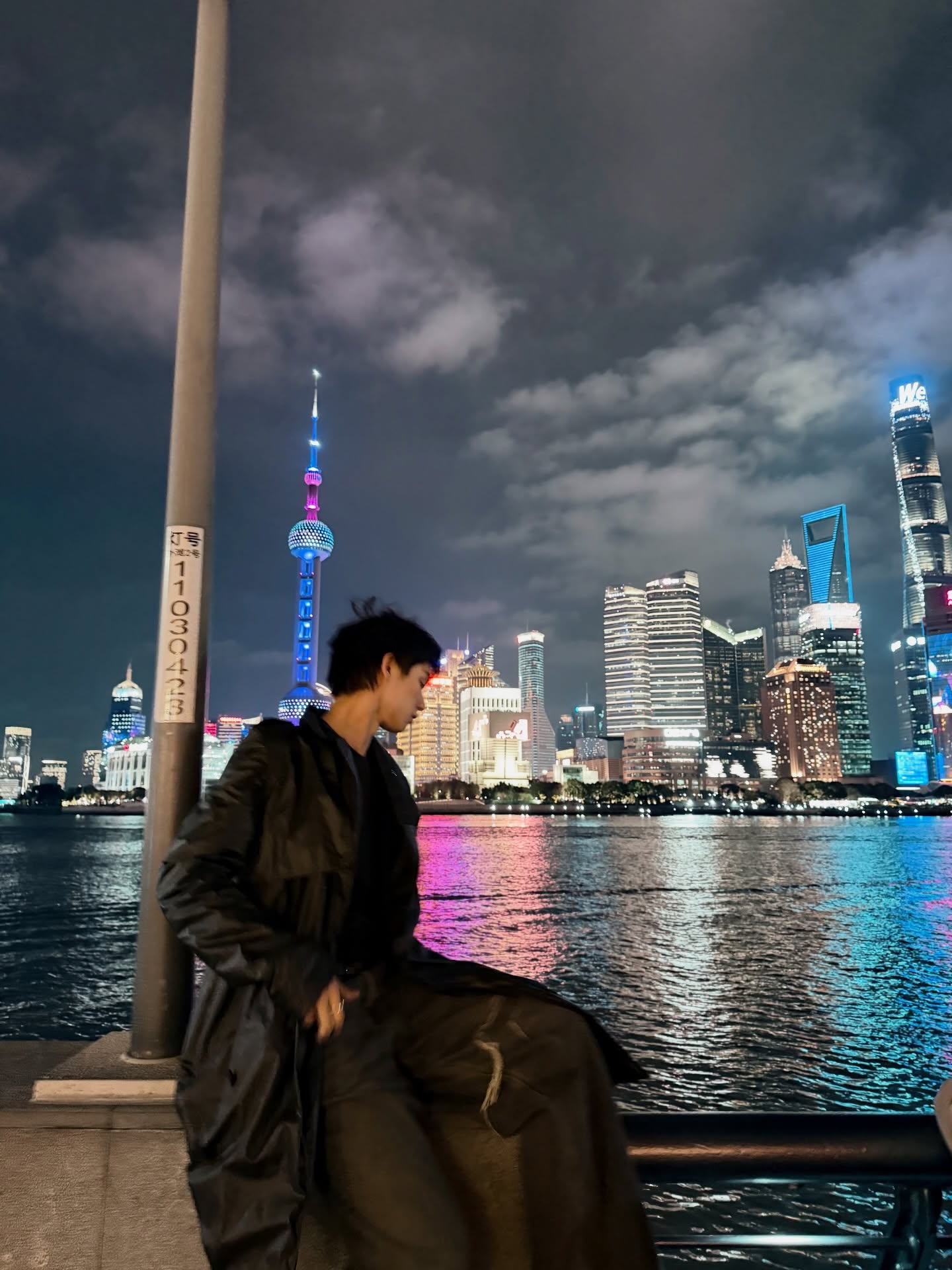 ไบร์ท - วชิรวิชญ์ ชีวอารี